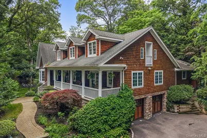 39 Cherry Lane, Syosset, NY 11791 - Photo 2