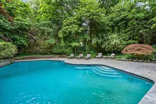 39 Cherry Ln, Syosset, NY 11791 - Photo 42