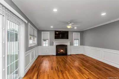 17 Vera Avenue, Plainview, NY 11803 - Photo 8