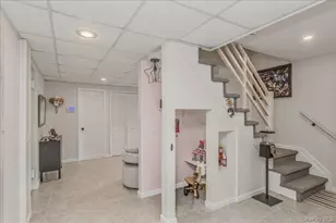 72 Circle Dr, Babylon, NY 11702 - Photo 32