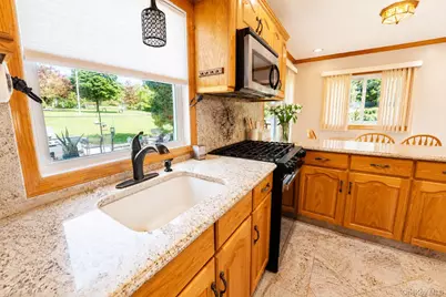 688 Pleasantview Court, Yorktown Heights, NY 10598 - Photo 14