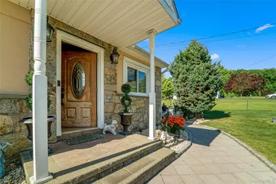 688 Pleasantview Court, Yorktown Heights, NY 10598 - Photo 32