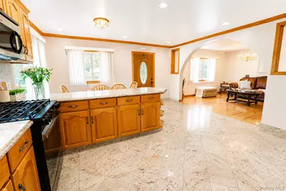 688 Pleasantview Court, Yorktown Heights, NY 10598 - Photo 16