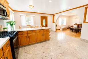 688 Pleasantview Ct, Yorktown Heights, NY 10598 - Photo 16