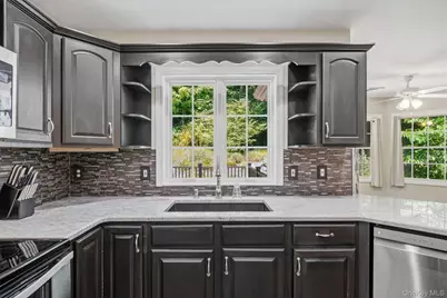 32 Robinson Lane, Wappingers Falls, NY 12590 - Photo 10