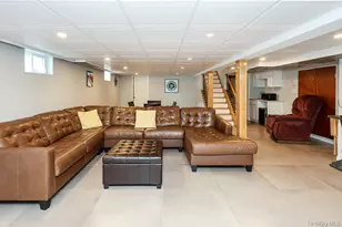 41 Cambria Rd, Syosset, NY 11791 - Photo 22