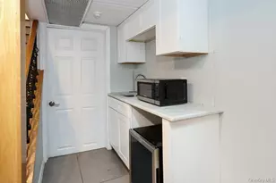 41 Cambria Rd, Syosset, NY 11791 - Photo 24