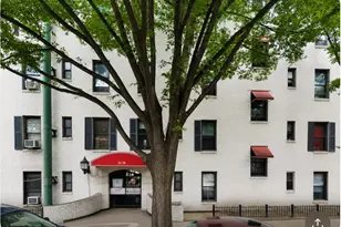 21-28 35, Astoria, NY 11105 - Photo 2