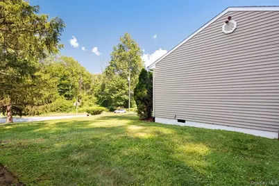22 Knollwood Road, Cortlandt Manor, NY 10567 - Photo 32