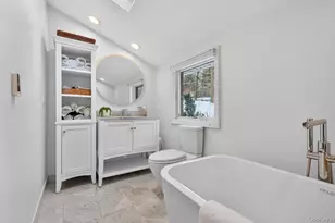 11 Juneau Blvd, Woodbury, NY 11797 - Photo 6