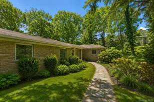 11 Juneau Blvd, Woodbury, NY 11797 - Photo 2