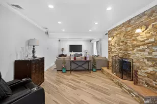 11 Juneau Blvd, Woodbury, NY 11797 - Photo 8