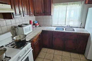 11 Chestnut St, Newburgh, NY 12550 - Photo 6