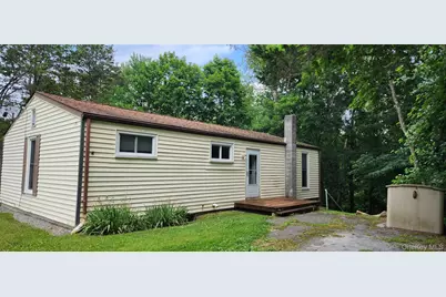 46 Gleason Boulevard, Pleasant Valley, NY 12569 - Photo 2