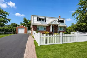 31 Maple Ave, Kings Park, NY 11754 - Photo 2