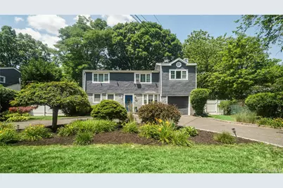 1634 N Gardiner Drive, Bay Shore, NY 11706 - Photo 2