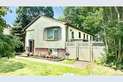 26 Robinwood Street, Mastic, NY 11950 - Photo 2
