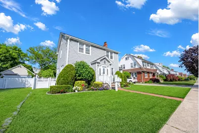 27 Hilbert Street, Hempstead, NY 11550 - Photo 2
