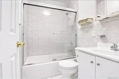 6107 Bleecker Street, Ridgewood, NY 11385 - Photo 16