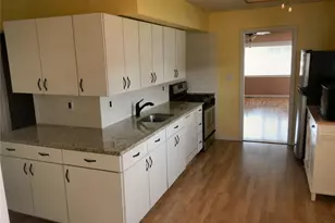 1005 Thompson Dr, Bay Shore, NY 11706 - Photo 14