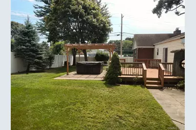1005 Thompson Drive, Bay Shore, NY 11706 - Photo 32
