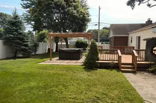 1005 Thompson Dr, Bay Shore, NY 11706 - Photo 32