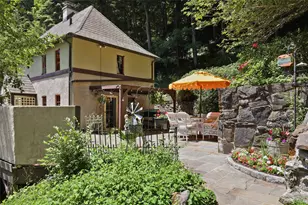 220 Mill River Rd, Chappaqua, NY 10514 - Photo 2