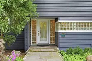 18 Nicole Ct, Manorville, NY 11949 - Photo 2