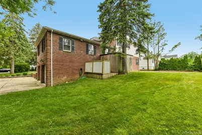 77 Andrew Street, Manhasset, NY 11030 - Photo 32