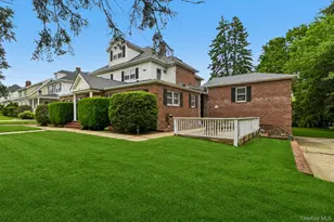 77 Andrew St, Manhasset, NY 11030 - Photo 2