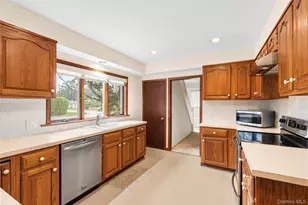 2725 Skunk Ln, Cutchogue, NY 11935 - Photo 16