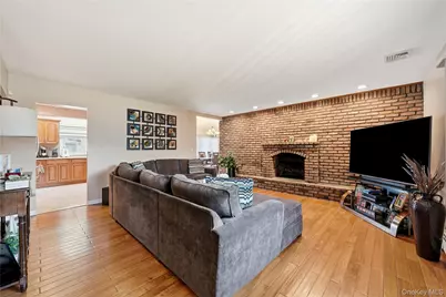 364 Boundary Avenue, Massapequa, NY 11758 - Photo 4