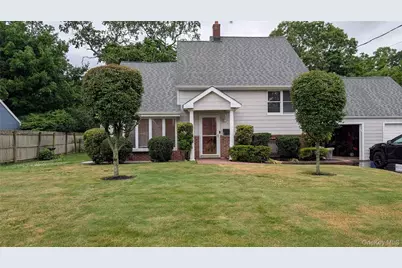 7 Oaktree Lane, Huntington Station, NY 11746 - Photo 1