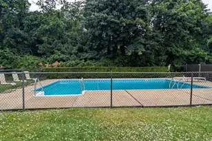 7 Oak Tree Ln, Huntington Station, NY 11746 - Photo 4