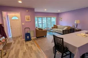 7 Oak Tree Ln, Huntington Station, NY 11746 - Photo 10