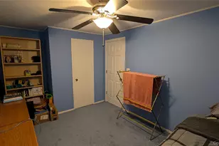 7 Oak Tree Ln, Huntington Station, NY 11746 - Photo 14