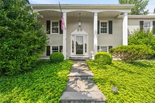 431 Bonnie Ct, Yorktown Heights, NY 10598 - Photo 2