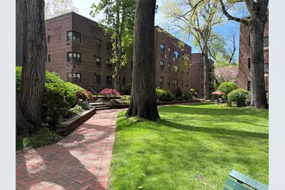 35 Knightsbridge Road #2-B, Great Neck, NY 11021 - Photo 2