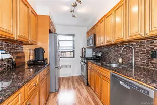 35 Knightsbridge Rd, Great Neck, NY 11021 - Photo 8