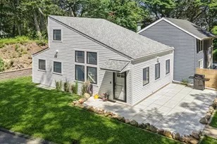356 Oakleigh Ave, Calverton, NY 11933 - Photo 2