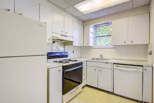 53-21 194th St, Fresh Meadows, NY 11365 - Photo 10