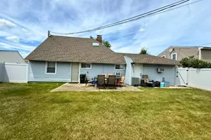 44 Mallard Rd, Levittown, NY 11756 - Photo 2