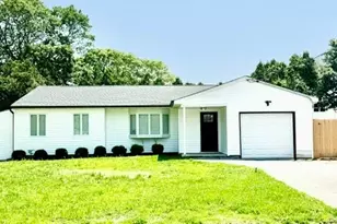16 Adobe Dr, Shirley, NY 11967 - Photo 2