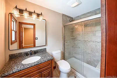 108 Keswick Drive, East Islip, NY 11730 - Photo 20