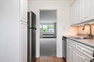 90 Avon Cir, Port Chester, NY 10573 - Photo 10