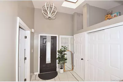 32 W Cabot Lane, Westbury, NY 11590 - Photo 4