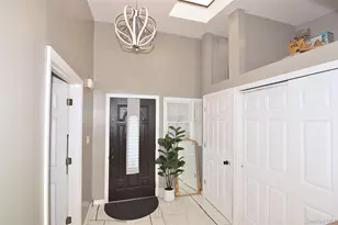 32 W Cabot Ln, Westbury, NY 11590 - Photo 4