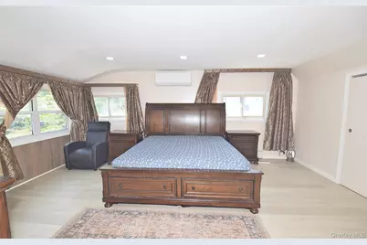 32 W Cabot Lane, Westbury, NY 11590 - Photo 16
