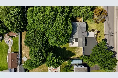 566 Locust Avenue, Oakdale, NY 11769 - Photo 22