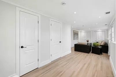 566 Locust Avenue, Oakdale, NY 11769 - Photo 18
